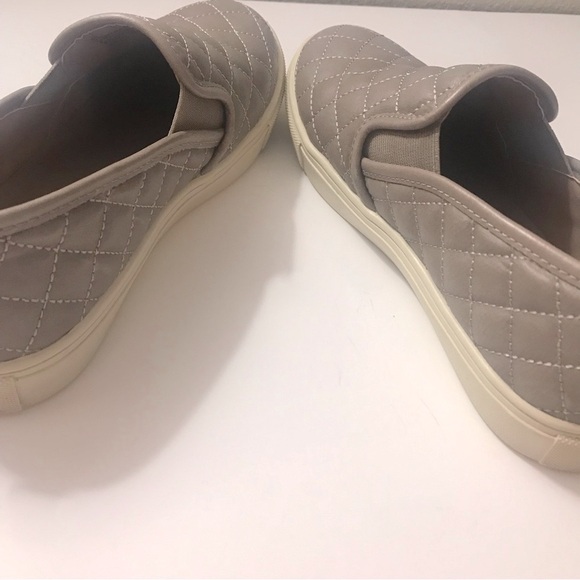 Steve Madden| Steve Madden tan quilted sneakers size 7.5M - Picture 5 of 11